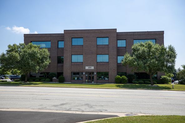 Wheaton Office Center: 290, 300, 301 S. County Farm Road, Wheaton, IL 60187